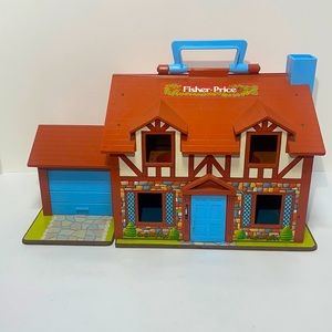 Vintage 1980 Fisher Price Tudor Play House!  Excellent Used Condition! EUC